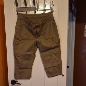 St. John's Bay Tan Capris